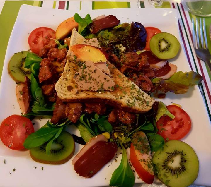 Savourez une cuisine authentique via nos diverses formules gourmandes.